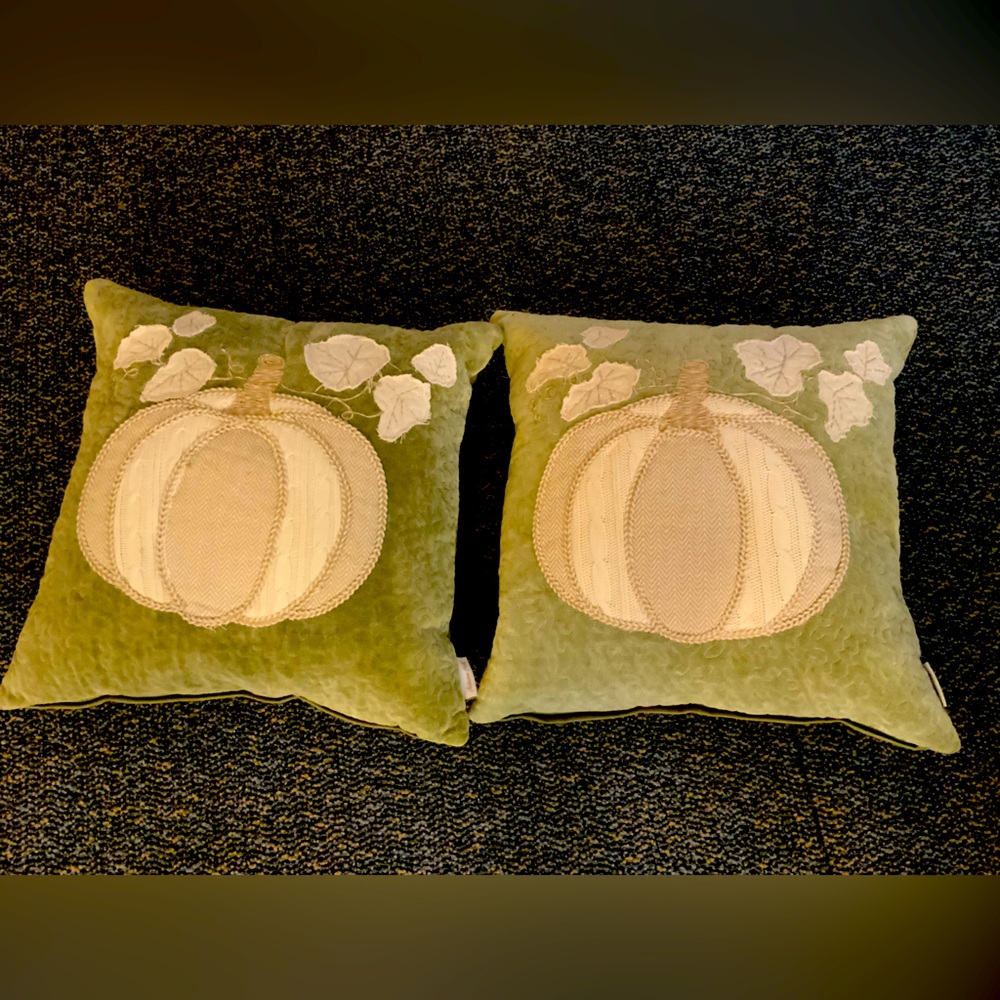 AUTUMN HILL THROW PILLOWS